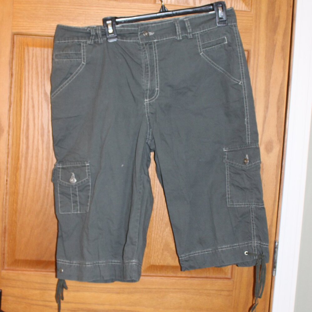 Gloria Vanderbilt Size 14 Women's Green Cargo Shorts